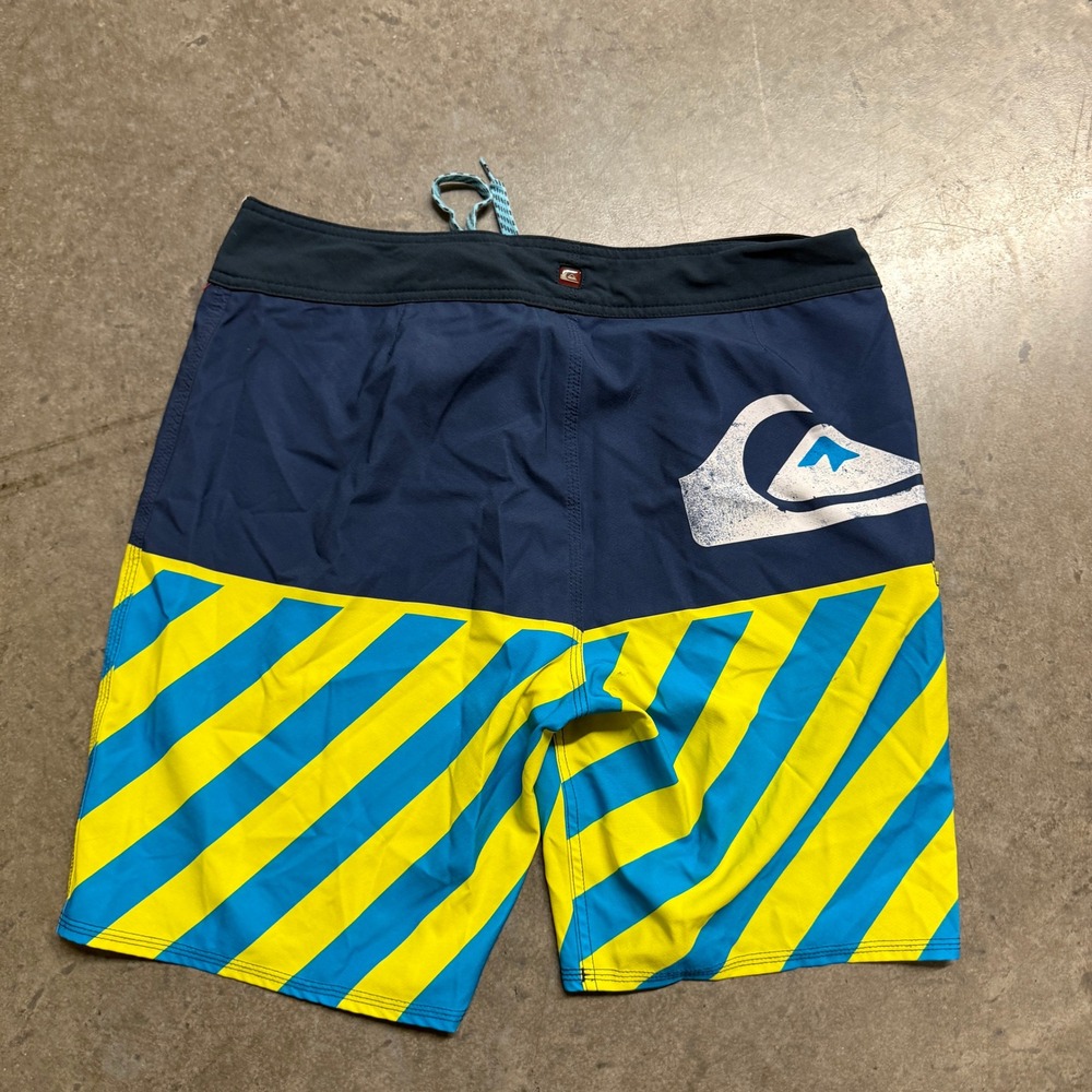 Quiksilver Mens Board Shorts Navy Yellow Blue Striped Swim Trunks Size 34